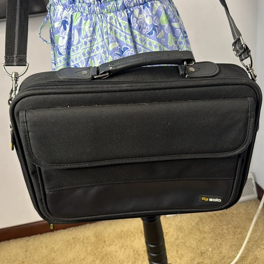 Solo Black Leather Laptop Bag TOT7506B